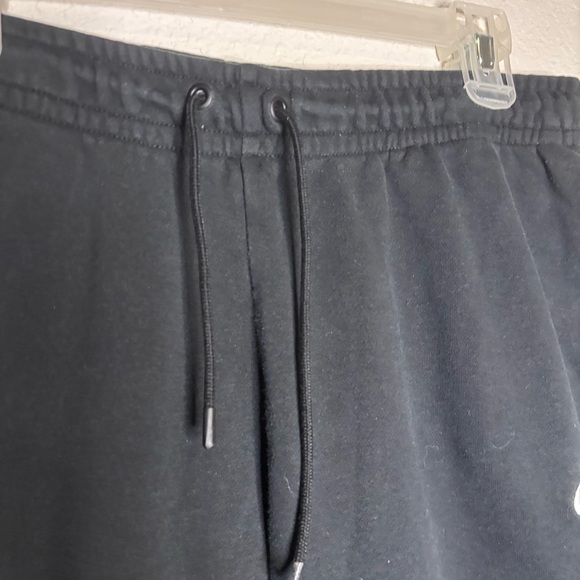 Nike Men’s Black Jogger Pants with embroidered Logo - Picture 2 of 8
